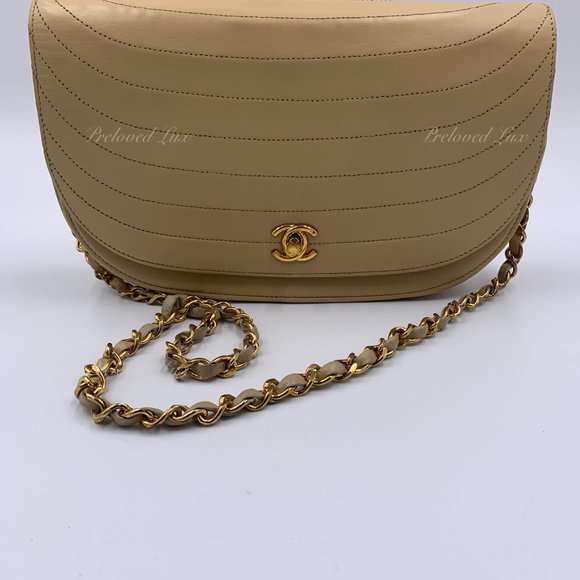 Authentic CHANEL Vintage Lambskin Half Moon Flap Bag Beige / gold hardware - Picture 4 of 17